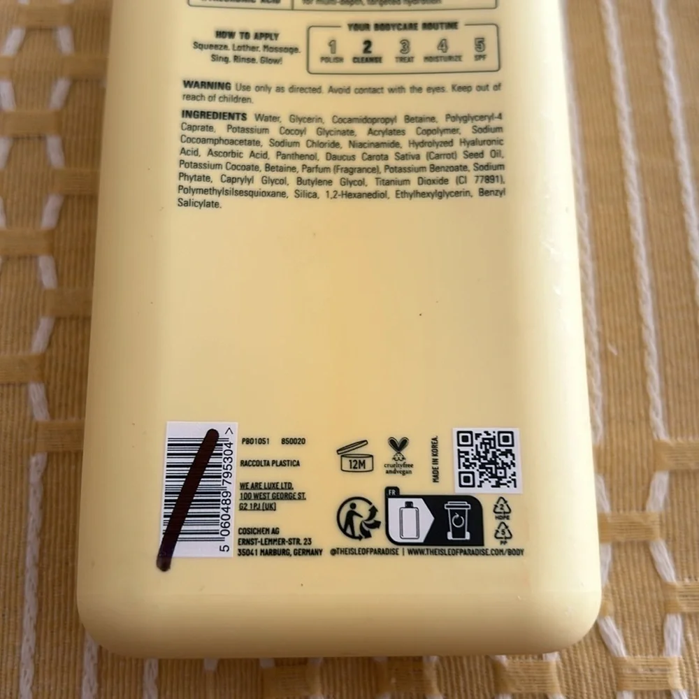 Isle of Paradise Brilliantly Bright Body Cleansing Wash with Vitamin C / SEALED